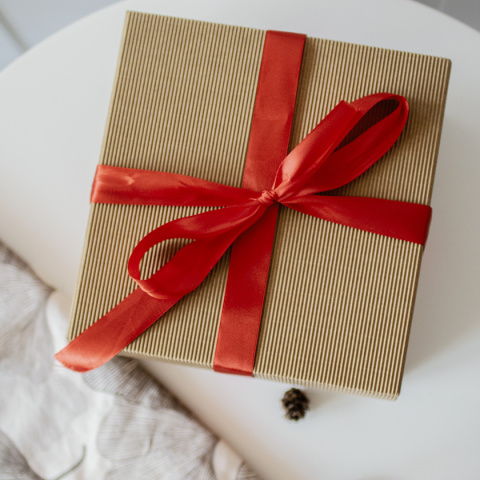zestaw prezentowy dla Dziadków, box prezentowy na Dzień Babci i Dziadka, kubki dla dziadków zestaw prezentowy dla Dziadków, box prezentowy na Dzień Babci i Dziadka, kubki dla dziadków